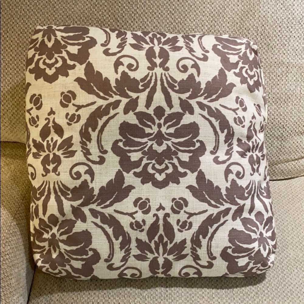 Cream/tan pillows